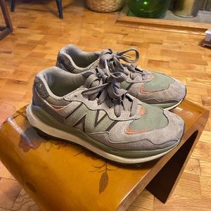 New balance sneakers men’s 6.5 women’s 8